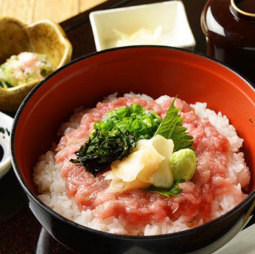 お昼はお値打ちな御膳もご用意しております◎