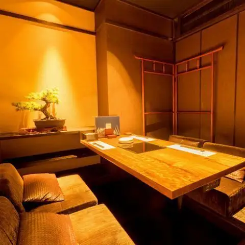 We also offer a variety of private rooms for your relaxation.