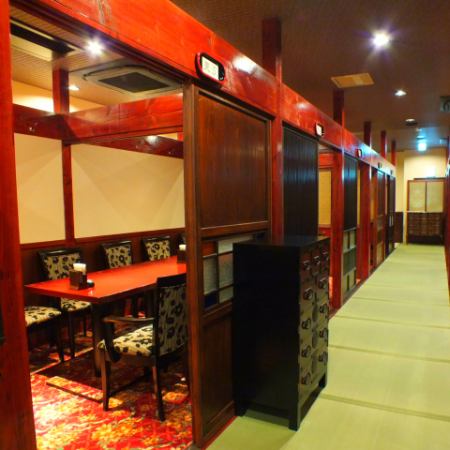 [Medium banquet seat] Private room seats for 8 to 10 people.There are also 5 to 6 people.