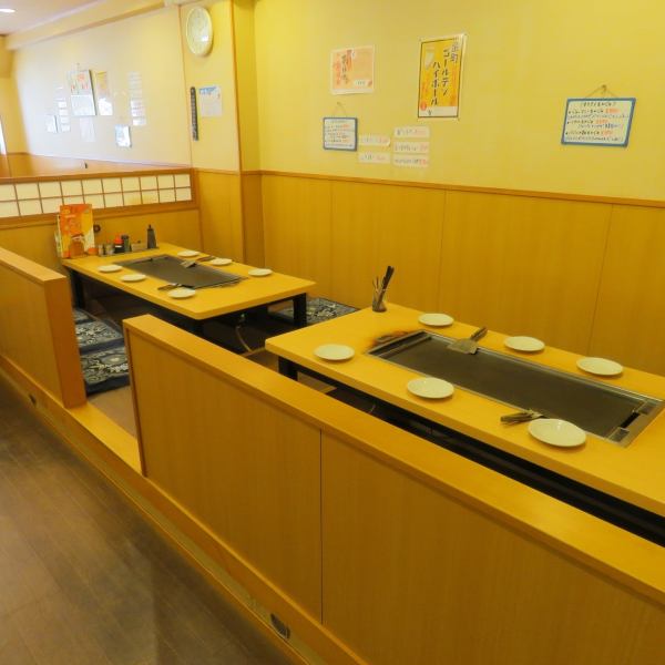 We also have seats with a partition with the next seat, you can enjoy banquets and meals with a private feeling.If you wish, please feel free to contact us ♪