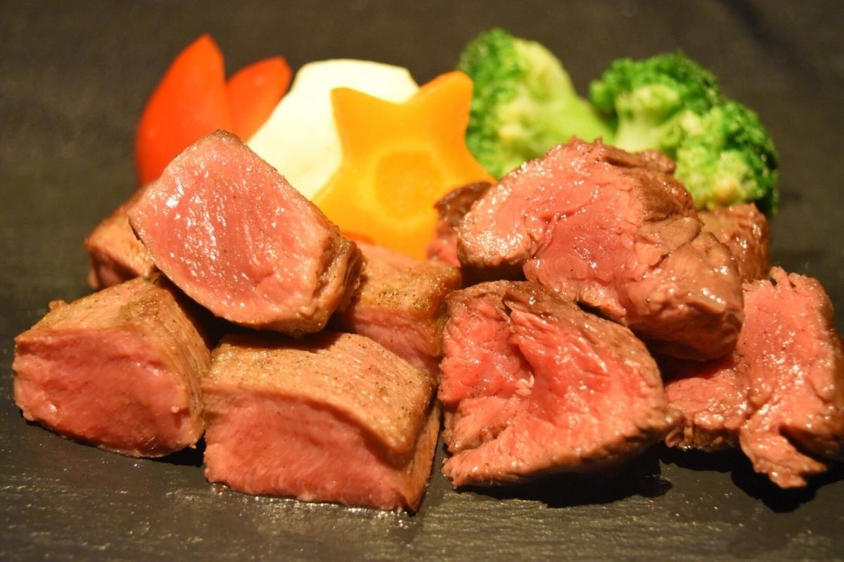 高畑駅徒歩1分!絶品ステーキが味わえるお店♪