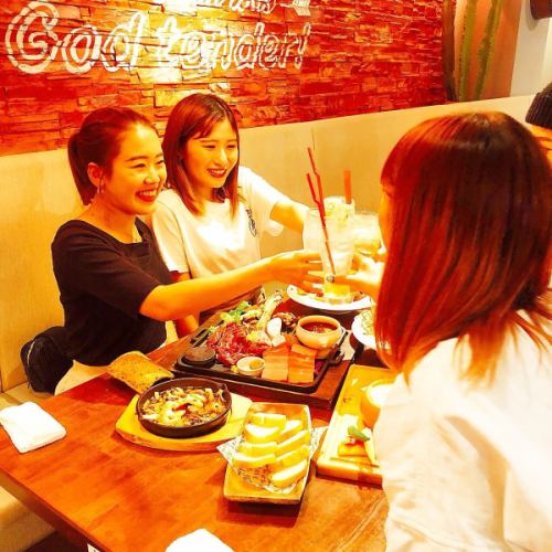 おしゃれな店内で女子会を♪