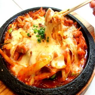 Eat melty cheese and short ribs!Cheese Dakgalbi