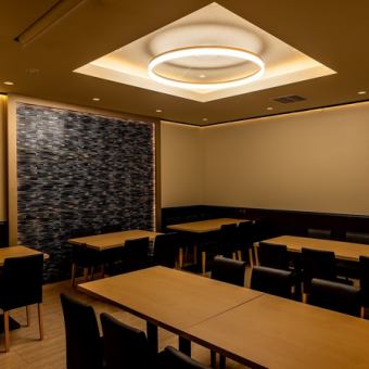 当店では各種ご宴会をお手伝いさせていただきます。ゆっくりとお寛ぎ頂ける空間で、自慢の中華料理を存分にご堪能ください。宴会向けの完全個室もご用意。歓送迎会など…宴会シーズンにもご希望に合わせたお席へご案内致しますので、ぜひお早めのご予約をお願い致します!2名様~ご利用頂けます