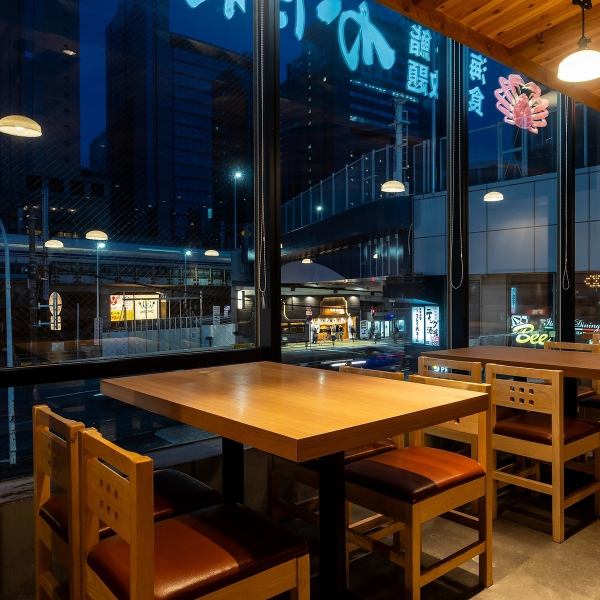 全100席の当店はこだわり、厳撰された旬の海鮮をさまざまな味わいでお楽しみいただく食べ放題専門店。季節によって変わる品の数々はシーズン毎に足を運びたくなる感動をお届けします。ご家族、ご友人、恋人と、さまざまなシチュエーションでご利用いただけます。