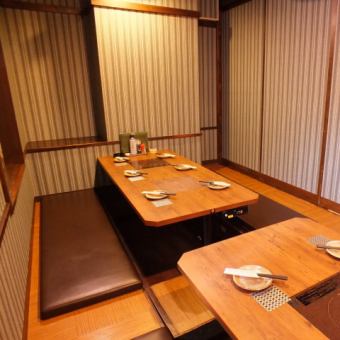[Table seat] It is a relaxing private room where the warmth of wood is comfortable.
