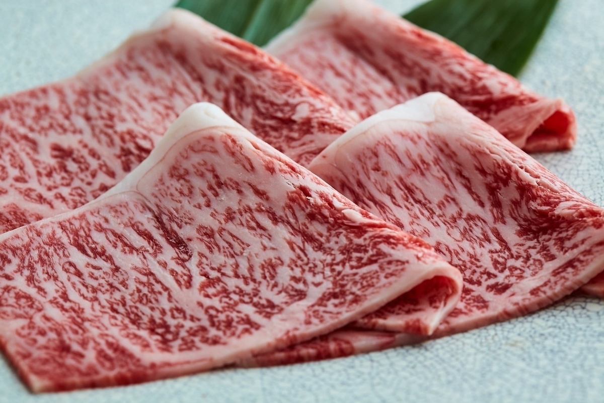 可以品尝到冲绳特产阿古猪肉的涮锅◎