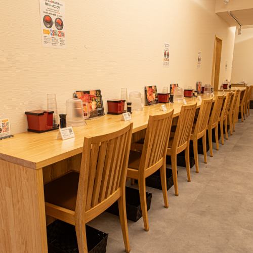 1階席・2階席合わせて、カウンター席を30席ご用意しております。