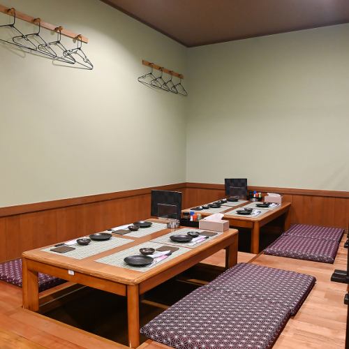 足を伸ばしてゆったりと寛げる掘りごたつ席をご用意しております。少人数でのお食事はもちろん、お席を連結することでグループでのご宴会にも対応可能◎会社の飲み会やご家族でのお食事など、さまざまなシーンにおすすめです。自慢の手作り料理と美味しいお酒を囲みながら、心温まるひとときをお楽しみください。