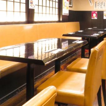 [Tables and sofa seats that are easy to use on a daily basis] The tables and sofa seats are easy to use for everyday use, such as for a quick drink after work, an after-party, or a girls' night out.This seating area can accommodate small to large groups, has an izakaya atmosphere, and is sure to encourage lively conversation.Have a drinking party at our restaurant, located within walking distance of Sendai Station. Our skewers and yakitori are very popular and reasonably priced!!