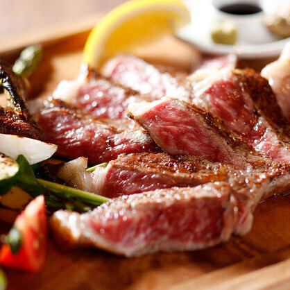 We can accommodate up to 30 people! We also offer an all-you-can-drink course that is convenient for company parties.