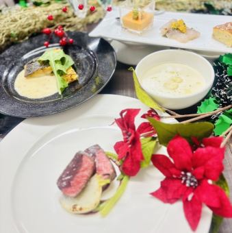 【圣诞特惠!】包含时令食材和烤和牛里脊的七道菜套餐,售价6600日元(含税)。