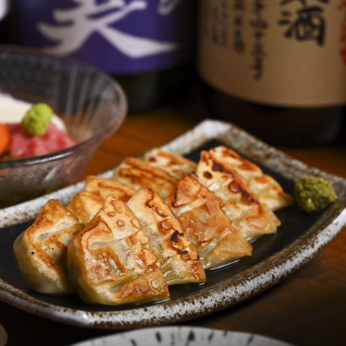 10 bite-sized pan-fried dumplings