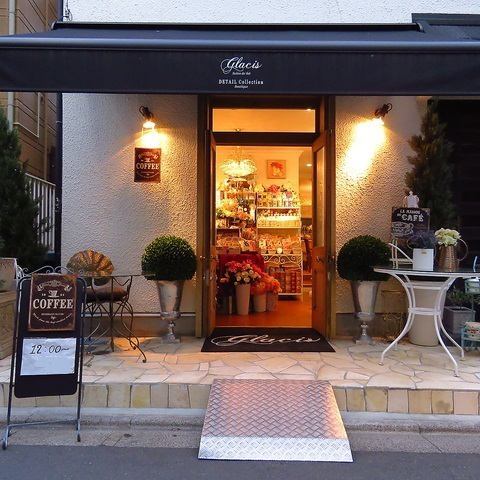 駅徒歩１分のお店です♪
