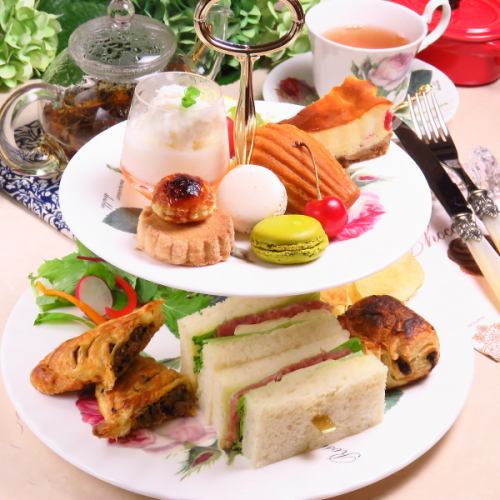 アフタヌーンティーセット（2段）コーヒー紅茶よりお好きなお飲み物をお選びください。