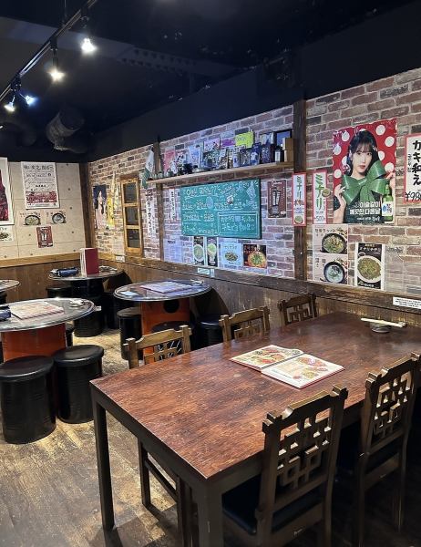 我们最多可容纳80人。欢迎随时联系我们。店内配备空调和大电视。来这里举办私人派对，尽情享受欢乐时光吧！今晚就来个烤五花肉和芝士辣炒鸡派对！[如果您正在新大久保寻找适合闺蜜聚会或生日派对的场所，欢迎光临茶馆食堂，品尝美味的芝士辣炒鸡。]