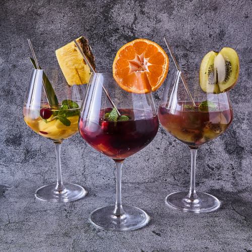 フルーツが漬け込まれたおしゃれなサングリアや果実酒・ワインなど種類豊富にお酒もご用意しております◎