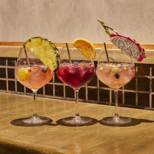 福キタル。漬け込みフルーツサングリア(ソーダ、ロック)