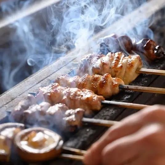 本場博多仕込みの旨い焼き鳥や野菜巻き！炭火でじっくりと旨みを閉じ込めました！