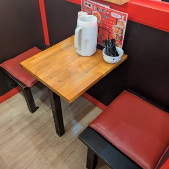 カップルにもおすすめの2名テーブル席!【居酒屋/ランチ/稲沢/中華/飲み放題/北名古屋/北名古屋市/ラーメン/忘年会/新年会/辛い/餃子】