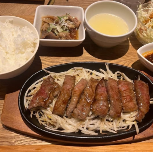 《平日限定ランチ》和牛切り落とし焼肉鉄板定食