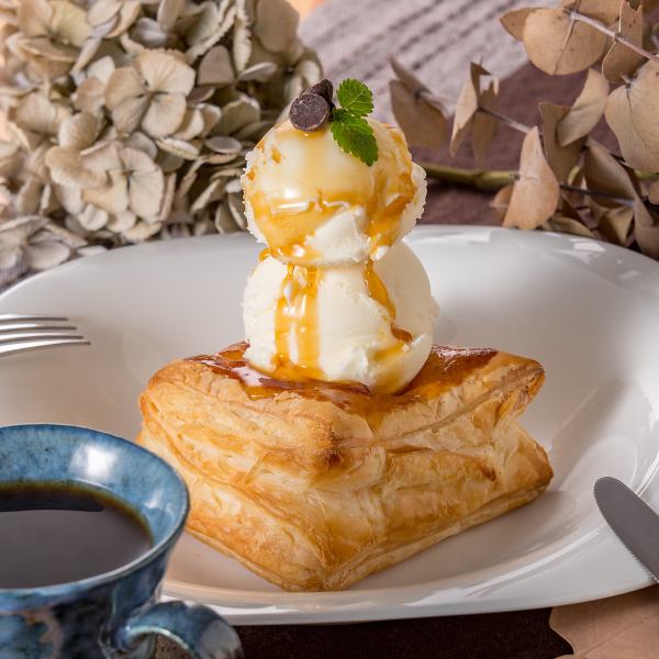 Hot dessert ◎ "Freshly baked apple pie"