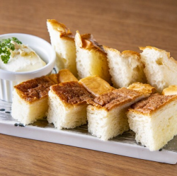 女性人気No.1！チーズ豆腐　バゲット添え