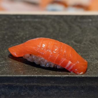 [Reservations accepted only between 5 PM: Chef's choice of 10 rolls of sushi + 3 kinds of sashimi (appetizer, 3 kinds of sashimi, red miso soup, and dessert)]
