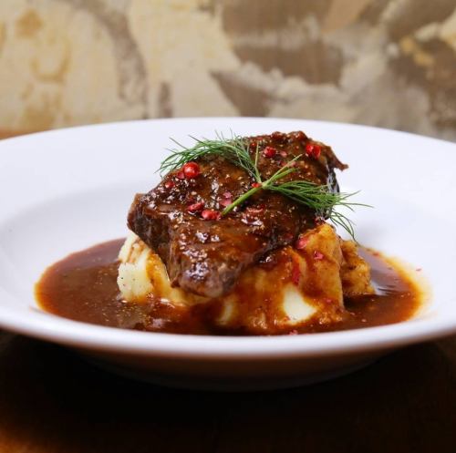 Beef tongue stewed in red wine