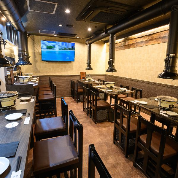 【落ち着いた空間】隠れ家のような空間でお仕事終わりのサクっと飲みやご飯に、しっかりご飯に、集まりに…幅広くご利用いただけます。貸し切りは12名様以上～21名様目安で承ります。絶品炭火焼肉、豊富な一品が揃う当店で宴会を！プランや予算など是非一度お店までご相談ください！