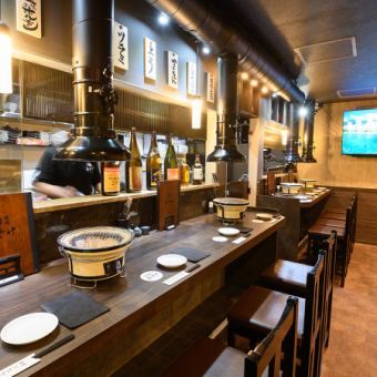 Easy for one person to enter! Open until early morning, which is great for after work.
