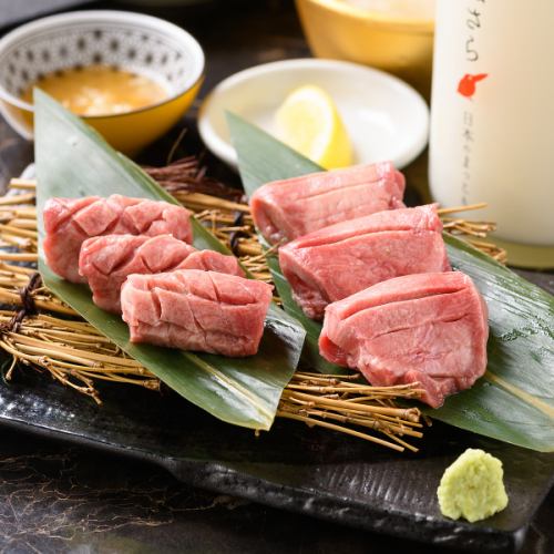 【人気のタンの贅沢盛りをどうぞ】厚切り利きタンセット 3,080円（税込）