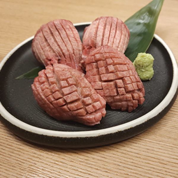 【尽享本店人气牛舌的奢华盛宴】厚切牛舌品尝套餐 3,080日元（含税）