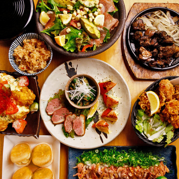 [9 dishes with all-you-can-drink for 4,000 yen silver course] You can enjoy various dishes such as yakitori, charcoal grill, and roast beef.