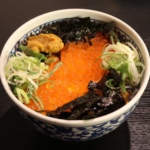 Sea urchin and salmon roe bukkake rice are our recommended dishes that look great!