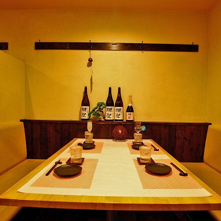 Fully equipped with semi-private rooms and fully private rooms! Have a banquet in a modern Japanese space in Chayamachi.