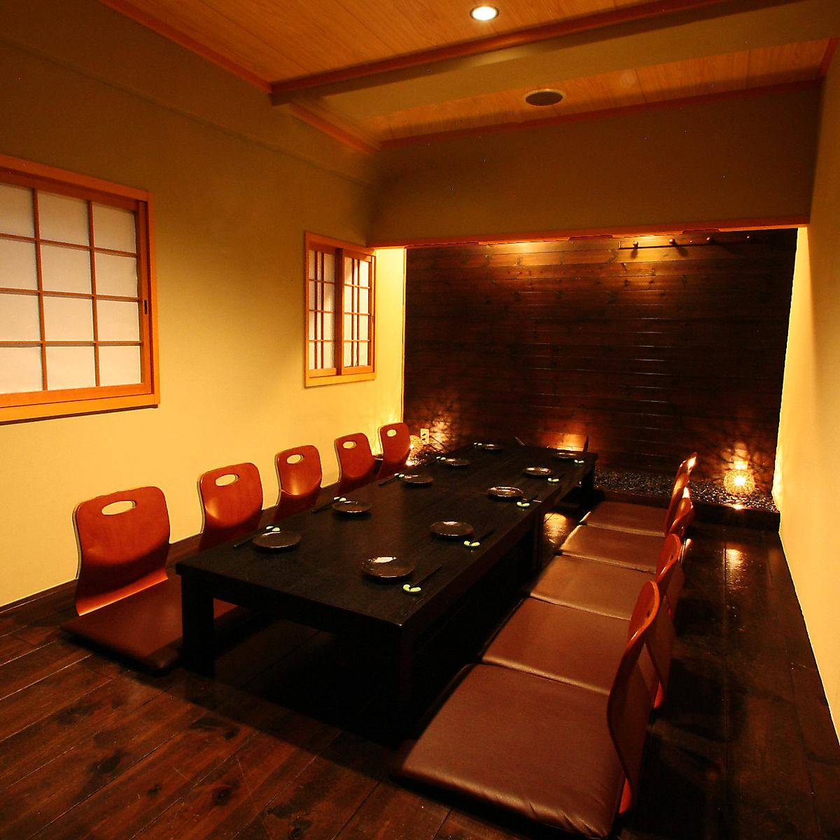备有半包间和全包间！在茶屋町的现代日式空间中举办宴会。
