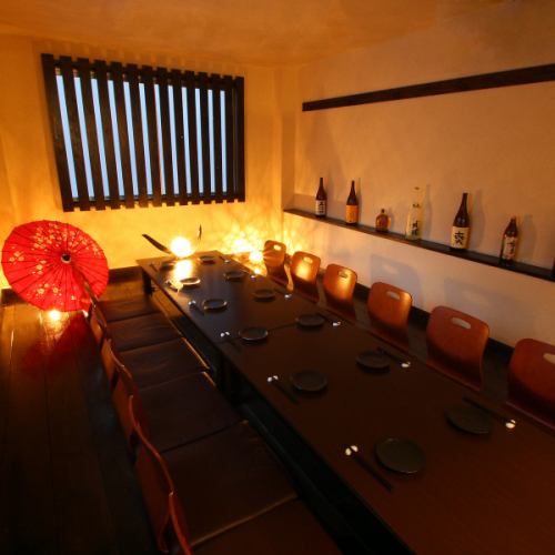 2階のゆったり座れる座敷で皆でワイワイ宴会をお楽しみいただけます！♪落ち着いた雰囲気で宴会を楽しめます☆【おかげ家梅田店 /梅田居酒屋 /大阪グルメ /梅田グルメ /大阪居酒屋 /炭火焼き /焼き鳥好き /もつ鍋 /肉スタグラム /炭火ダイニング /飲み放題 /ビール好き /女子会グルメ /宴会会場】