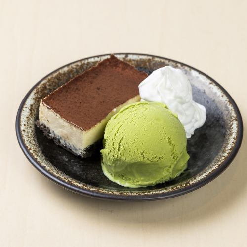 ティラミス　抹茶アイス添え