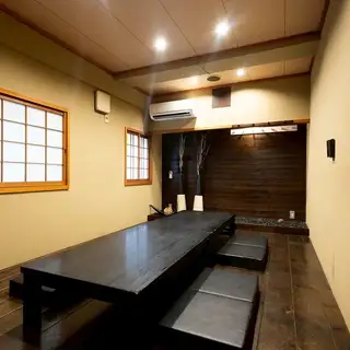 On the third floor, at the back of the restaurant, we have a VIP private room that can accommodate banquets for up to 12 people.Please come and enjoy our spacious and relaxing tatami room! [Okageya Umeda Store / Umeda Izakaya / Osaka Gourmet / Umeda Gourmet / Osaka Izakaya / Charcoal Grill / Yakitori Lovers / Motsunabe / Meatstagram / Charcoal Dining / All-you-can-drink / Beer Lovers / Girls' Night Out Gourmet / Banquet Venue]