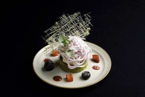 ストロベリークリームのモンブラン仕立て