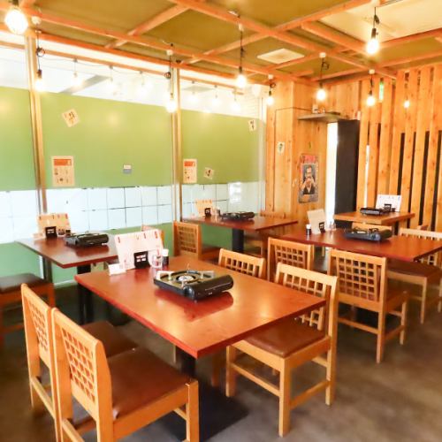 <p>各種宴会にぴったりな飲み放題付きコースをご用意しております。大人数でのご利用や会社の宴会、友人同士の集まりにも最適で、貸切のご相談も承っております。人数やご予算に応じて柔軟に対応いたしますので、お気軽にご相談ください。幹事様も安心のプランで、思い出に残る瞬間をお届けいたします。</p>