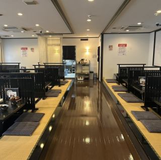【２F　掘りごたつ：４名様×１５卓(５名様×４卓あり)】全席掘りごたつで、お隣の席とは仕切りがあります。お子様連れでネット予約の際は、“お店へのご要望”にお子様の数を入力していただけましたら幸いです。