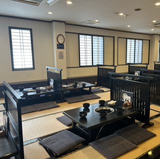 【２F　貸切：最大６４名様まで(フロア貸切)】会社宴会や懇親会、同窓会などに是非ご利用ください。一体感のあるご宴会をお楽しみいただけます。忘新年会シーズンや歓送迎会シーズン等はご予約はお早めにお願い致します。