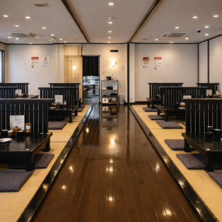 【２F　掘りごたつ：４名様×１５卓(５名様×４卓あり)】全席掘りごたつで、お隣の席とは仕切りがあります。お子様連れでネット予約の際は、“お店へのご要望”にお子様の数を入力していただけましたら幸いです。