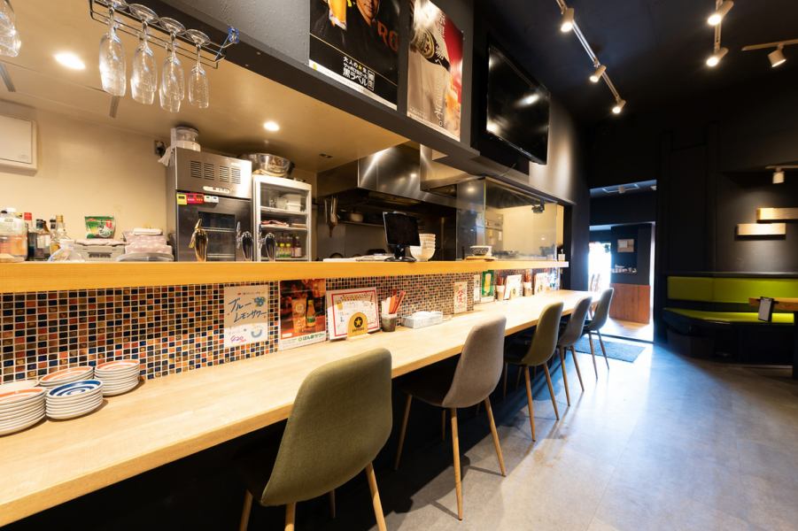 [Counter seats that are perfect for one or two people] It is recommended not only for crispy drinks and small drinks after work, but also for dates.Enjoy Ki Hakata cuisine and sake slowly!
