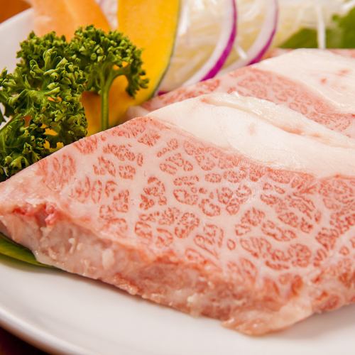 We are now accepting reservations for weekday lunch parties! Our popular all-you-can-eat buffet is also available for lunch.