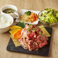 仅限学生！含无限量餐饮和无限量畅饮！100分钟3500日元！