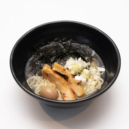 貝出汁香る魚介塩ラーメン