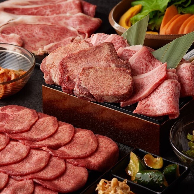 5000日圓即可享2小時無限量烤肉暢吃暢飲！我們也提供無限量黑毛和牛套餐♪